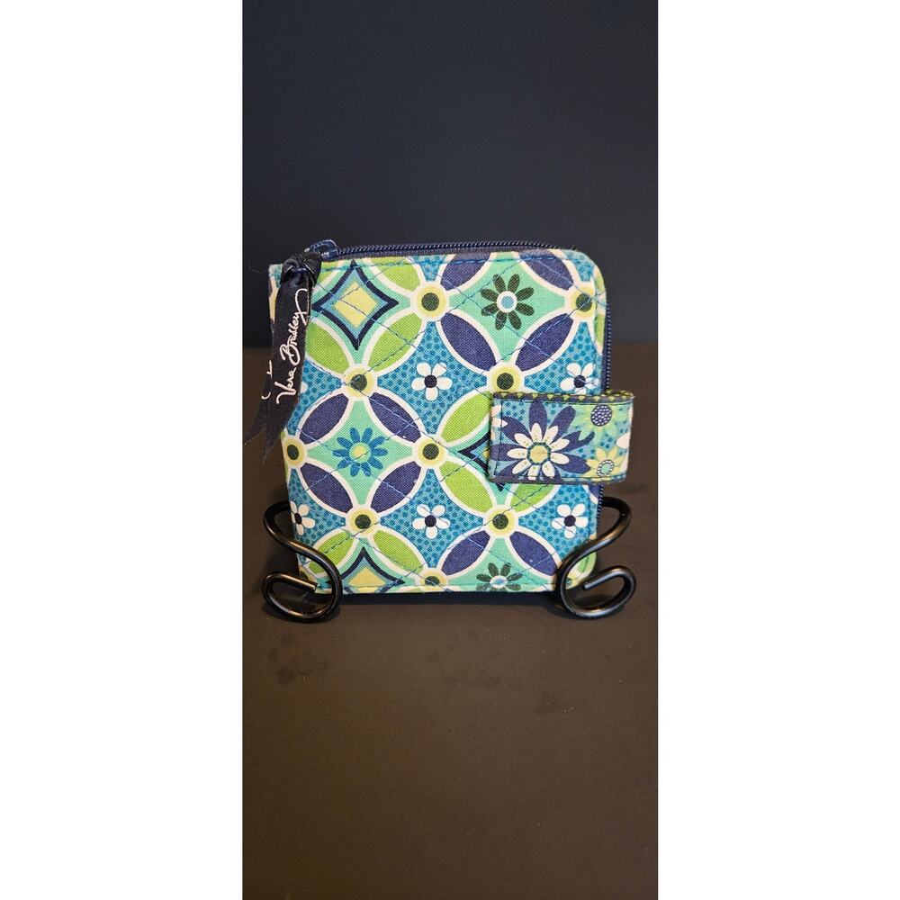 Vera Bradley Bifold Wallet Zip Coin Daisy Daisy Retired